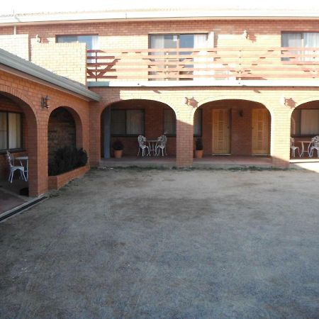 Coomacountry Club Motor Inn 외부 사진